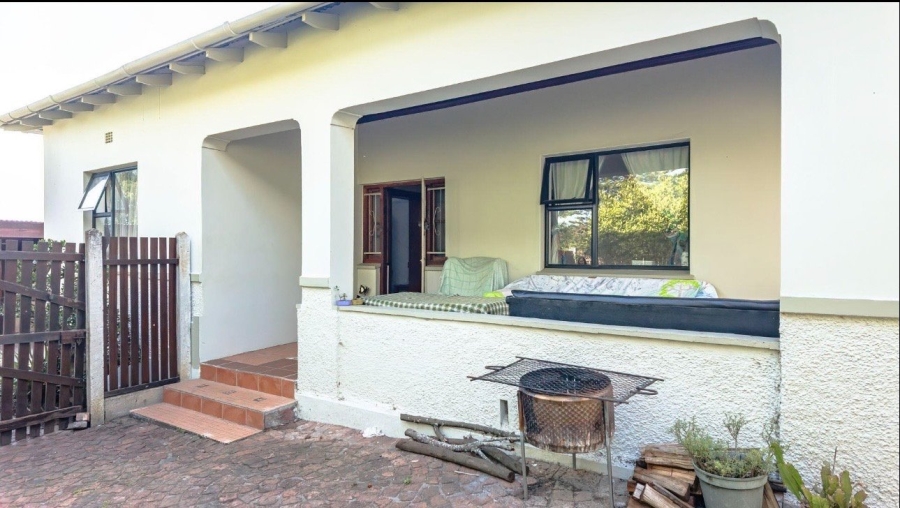 5 Bedroom Property for Sale in Denneoord Western Cape